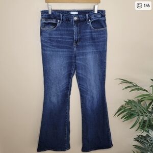 Good American | Good Legs Flare Jeans in Medium Wash Size 14/32